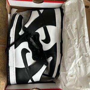 Nike dunk high worn only 2 times.selling because I am downsizing.